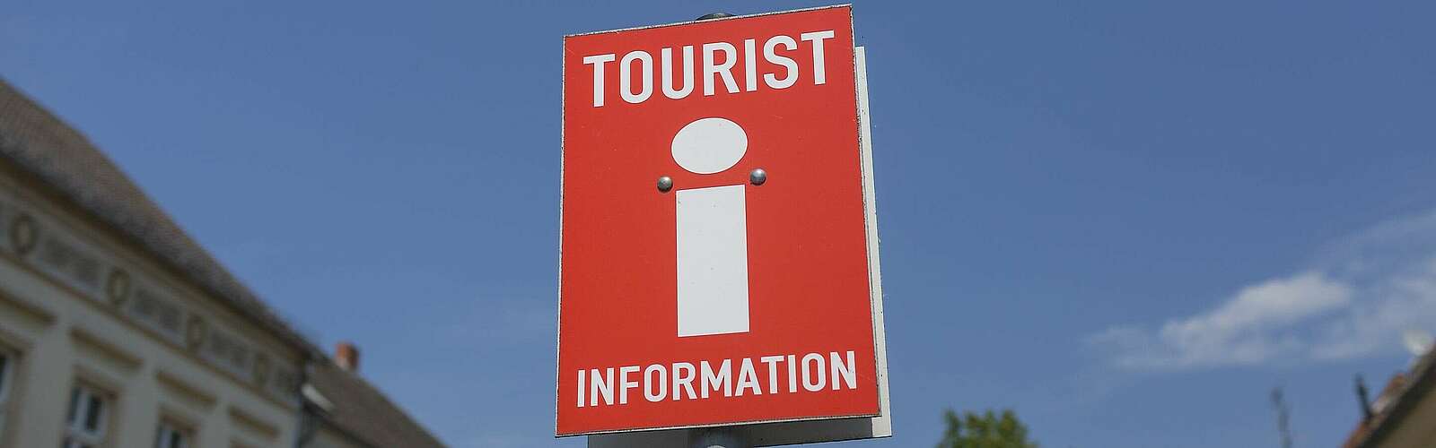 Schild der Touristinformation,
        
    

        Foto: Fotograf / Lizenz - Media Import/Steffen Lehmann