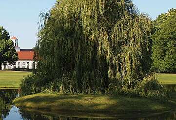 Schloss Neuhardenberg mit Parkanlage