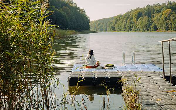 Frau auf dem 66-Seen-Wanderweg
