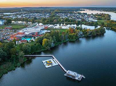 Havel-Therme mit Steg und Saunaschiff