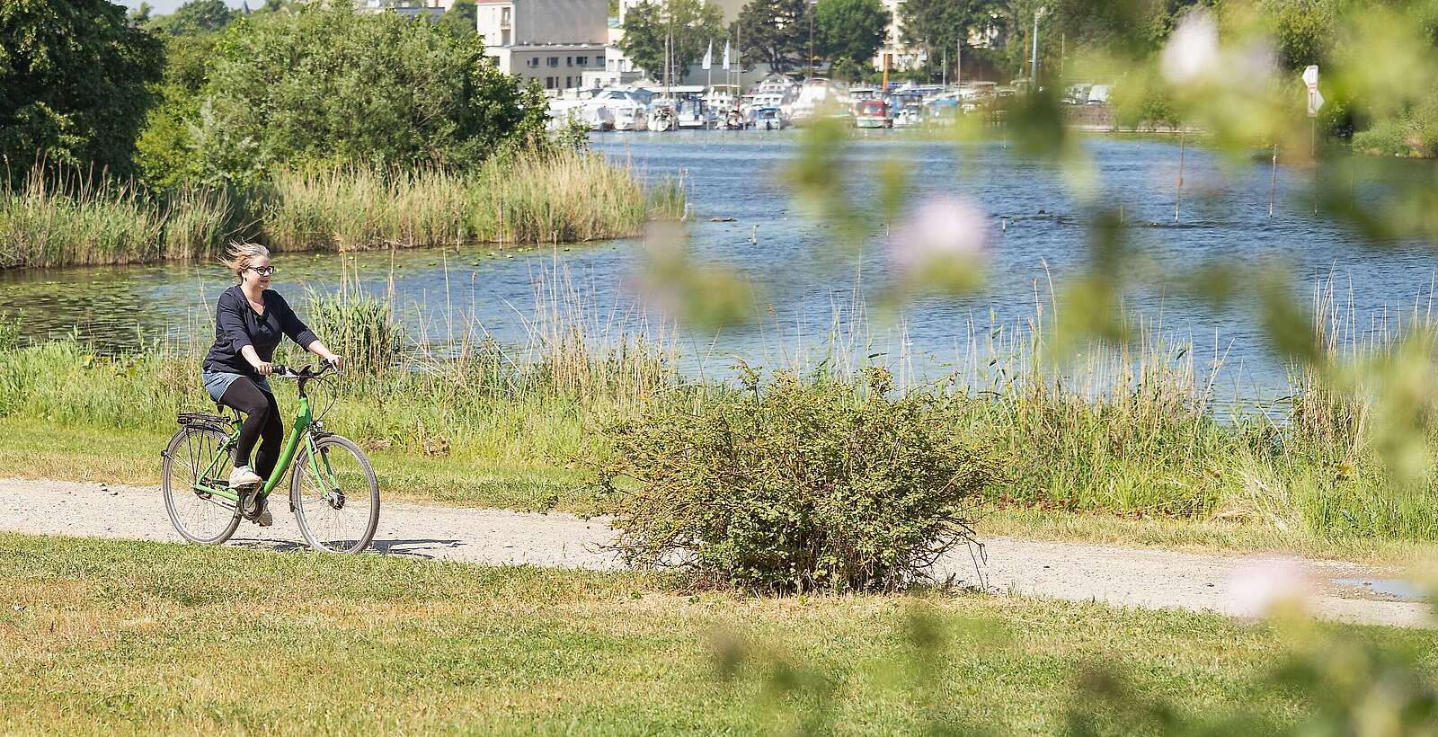 Mit dem Fahrrad durch den Park Babelsberg