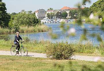 Mit dem Fahrrad durch den Park Babelsberg