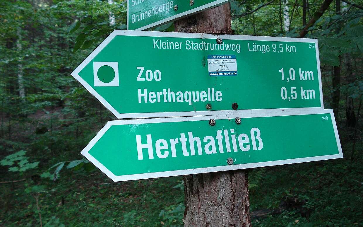 Einer der vielen Seitenarme der Schwärze ist das Herthafließ. Und nicht weit entfernt befindet sich der Zoo Eberswalde.