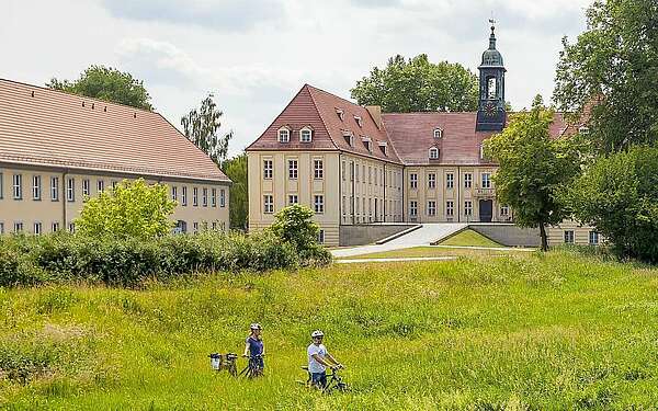 Schloss Elsterwerda mit Grünanlage