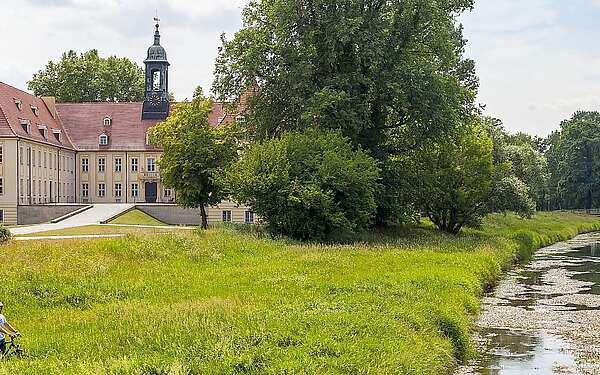Schloss Elsterwerda mit Grünanlage