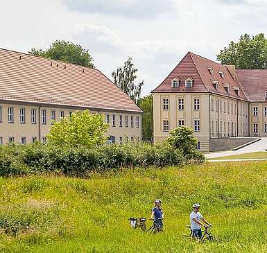 Schloss Elsterwerda mit Grünanlage