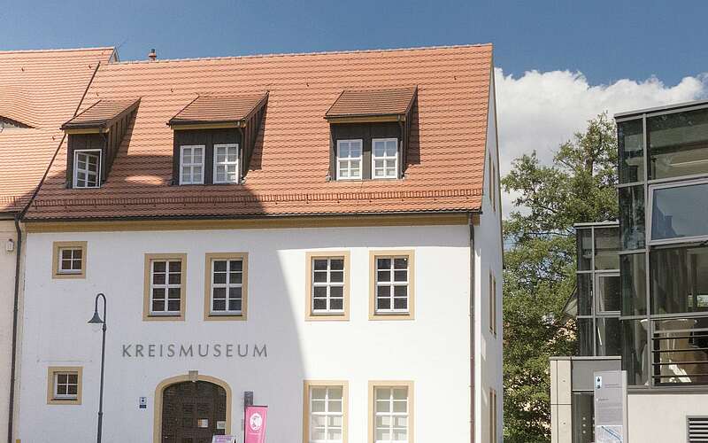 



    
        
                Kreismuseum in Bad Liebenwerda,
            
        
                Foto: TMB Tourismus-Marketing Brandenburg GmbH/Hartmut Smikac
            
    

