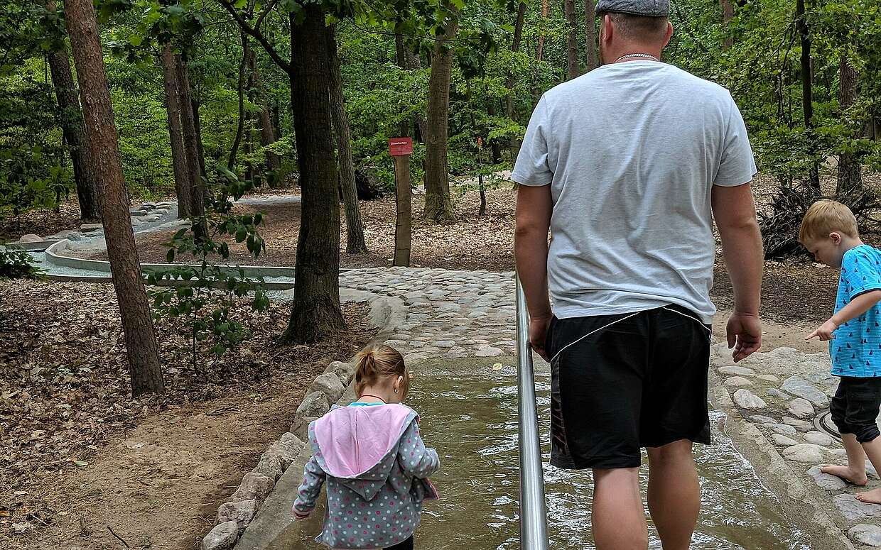 Wasserbad im Barfußpark