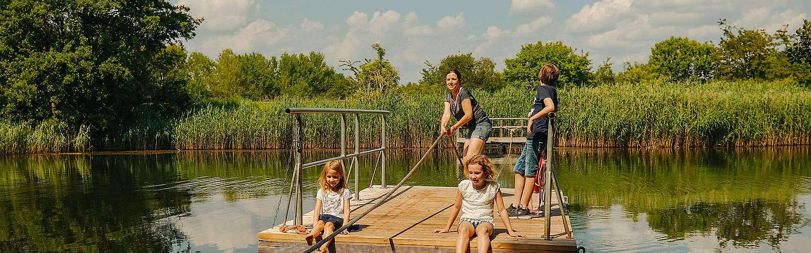 Familie im Erlebnis- und Ziegeleipark Mildenberg