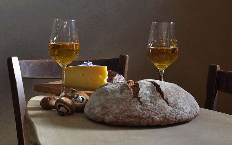Brotzeit mit Apfelwein und Käse