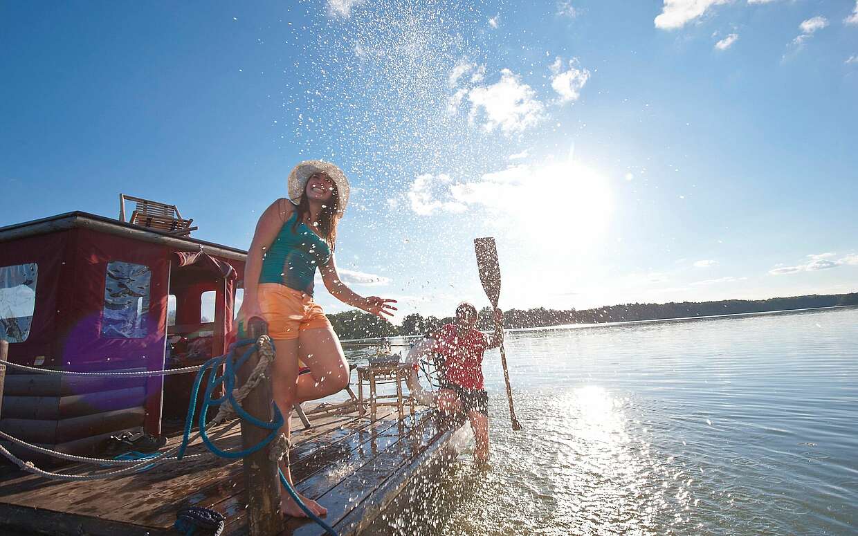 Gemächliches Gleiten übers Wasser – und zwischendurch zum Abkühlen ins erfrischende Wasser springen