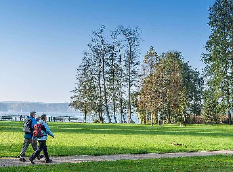Spaziergänger am Scharmützelsee