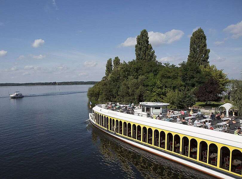 Ausflugsschiff auf dem Templiner See bei Caputh