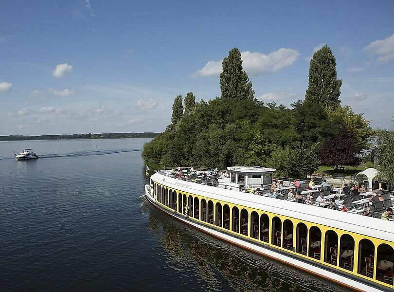 Ausflugsschiff auf dem Templiner See bei Caputh