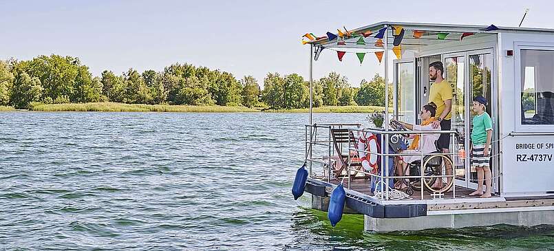 Barrierefreier Familien-Hausbooturlaub auf der Havel