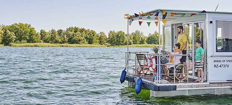 Barrierefreier Familien-Hausbooturlaub auf der Havel