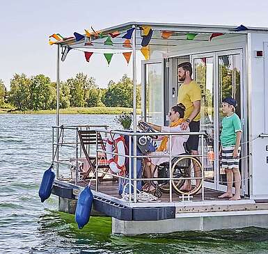 Barrierefreier Familien-Hausbooturlaub auf der Havel