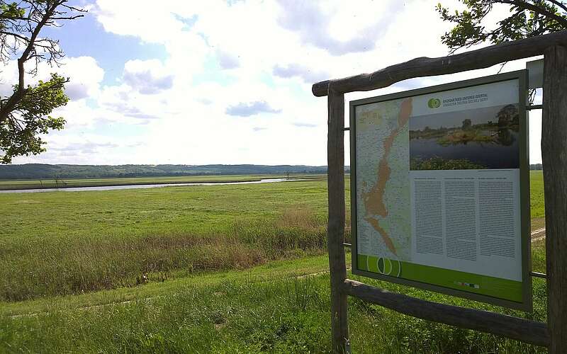 



        
            Hinweisschild im Nationalpark Unteres Odertal,
        
    

        Foto: Fotograf / Lizenz - Media Import/Matthias Fricke
    