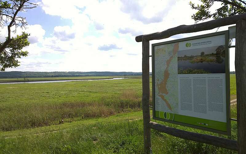 



    
        
                Hinweisschild im Nationalpark Unteres Odertal,
            
        
                Foto: TMB Tourismus-Marketing Brandenburg GmbH/Matthias Fricke
            
    
