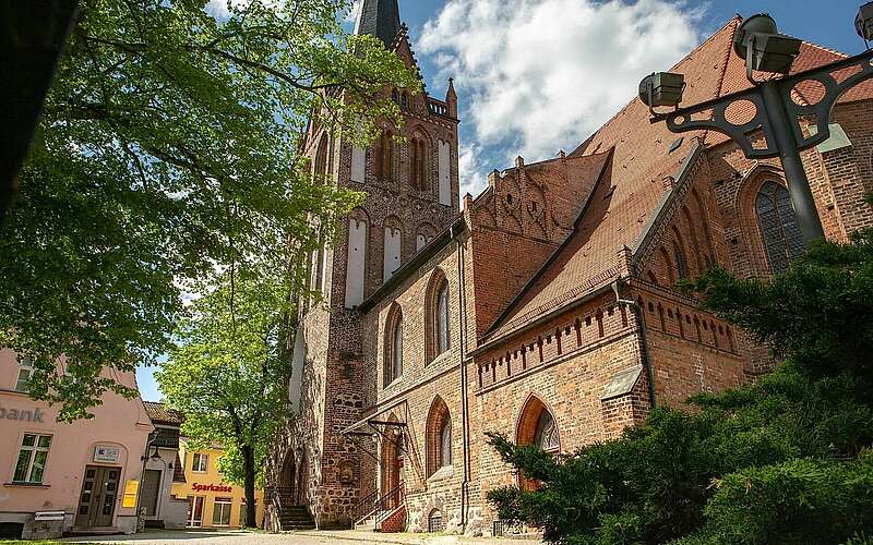 



    
        
                St. Nikolaikirche Bad Freienwalde,
            
        
                Foto: TMB Tourismus-Marketing Brandenburg GmbH/Steffen Lehmann
            
    
