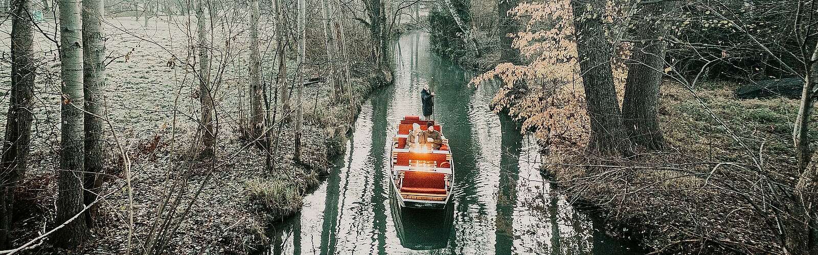 Winterkahnfahrt im Spreewald,
            
        
                Foto: TMB Tourismus-Marketing Brandenburg GmbH/Malte Jäger