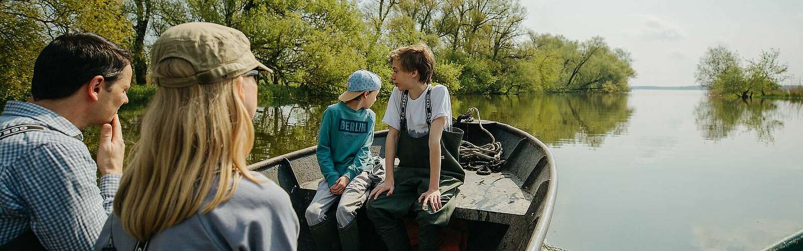 Mit dem Boot auf dem Gülper See,
            
        
                Foto: TMB Tourismus-Marketing Brandenburg GmbH/Julia Nimke