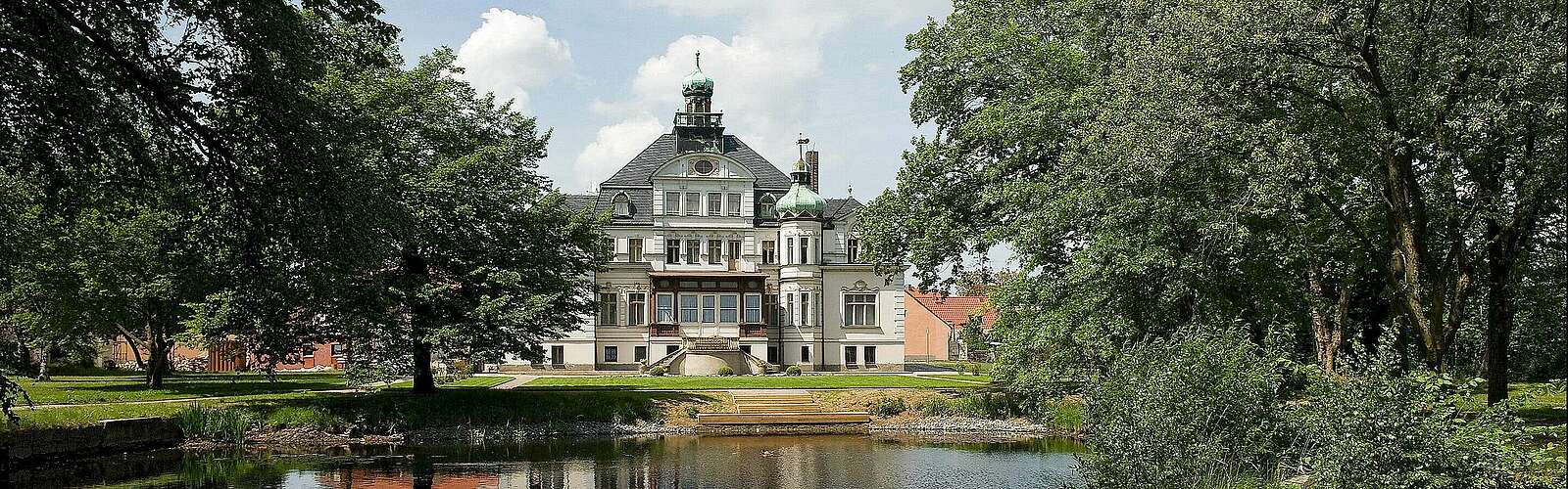 Schloss Uebigau,
            
        
                Foto: AG HIS Arbeitsgemeinschaft Städte mit historischen Stadtkernen/Erik-Jan Ouwerkerk