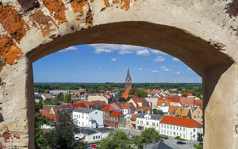 



        
            Blick vom historischen Lubwartturm in Bad Liebenwerda,
        
    

        Foto: Fotograf / Lizenz - Media Import/Andreas Franke
    