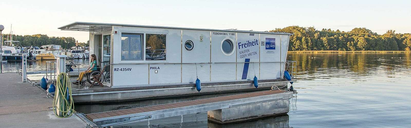Barrierefreie Hausboottour mit dem Febomobil im Ruppiner Seenland,
            
        
                Foto: mobilista.eu/Timo Hermann