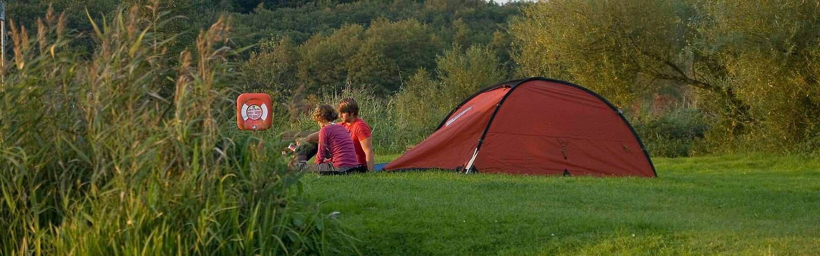 Campingzelt in der Natur,
        
    

        Foto: Fotograf / Lizenz - Media Import/Wolfgang Ehn
