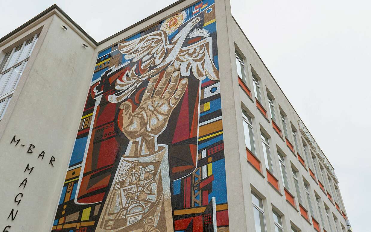 Womacka Wandmosaik Arbeit für den Frieden, ehem. Kaufhaus Magnet in Eisenhüttenstadt