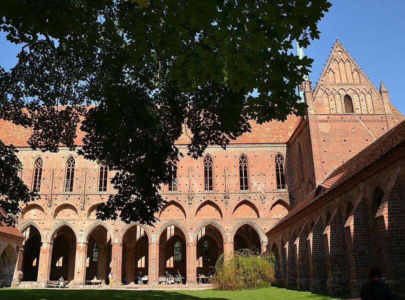 Kloster Chorin in der Mittagssonne