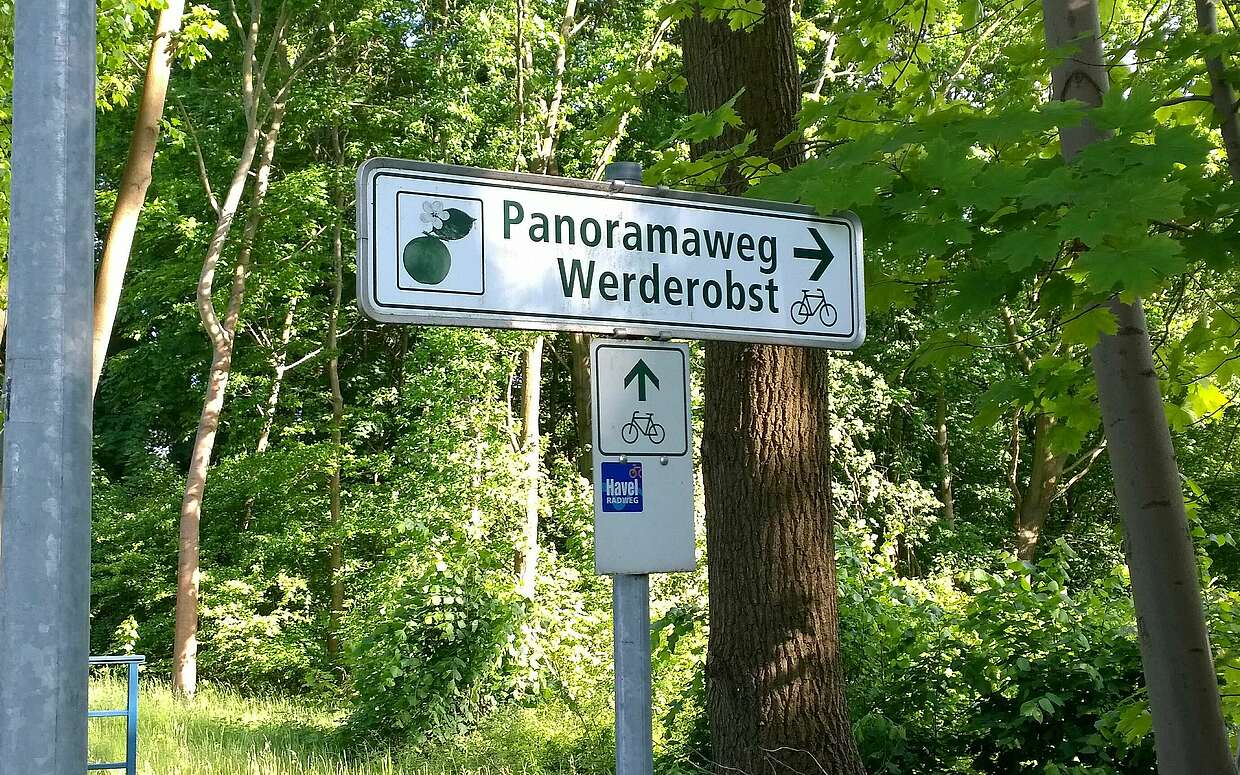 Wegweiser zum Panoramaradweg bei Werder Havel