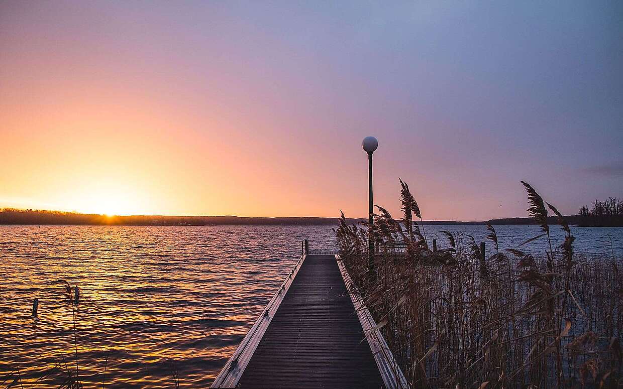 So muss der Start in einen Tag ausssehen: Sonnenaufgang am Scharmützelsee.