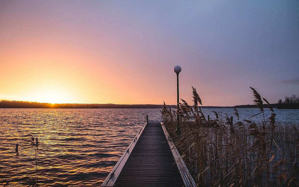 So muss der Start in einen Tag ausssehen: Sonnenaufgang am Scharmützelsee.