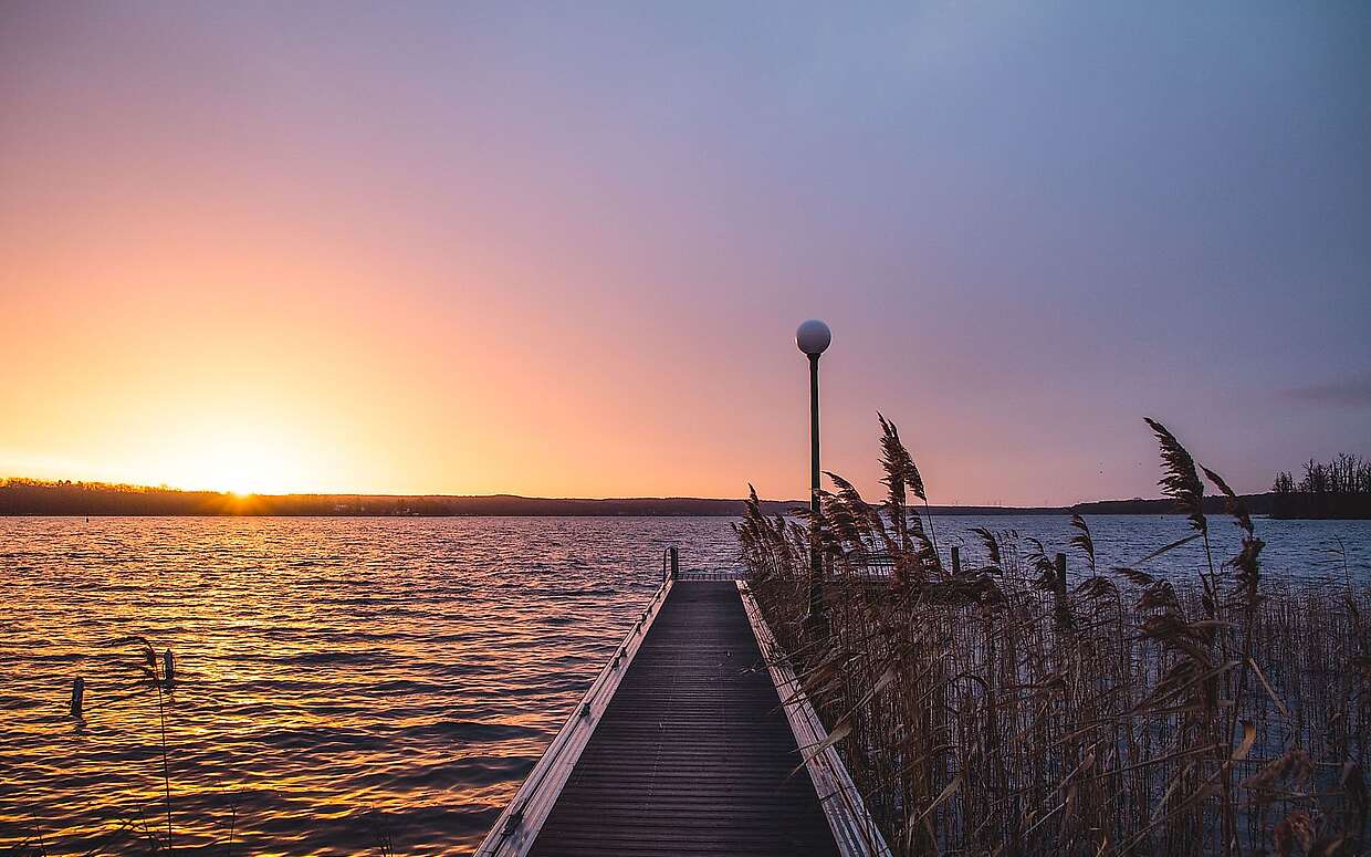 So muss der Start in einen Tag ausssehen: Sonnenaufgang am Scharmützelsee.