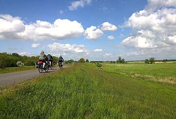 Radfahrer auf dem Oder-Neiße-Radweg