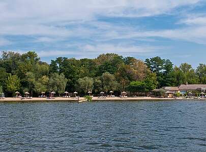 Blick von der Havel auf das Strandbad Caputh