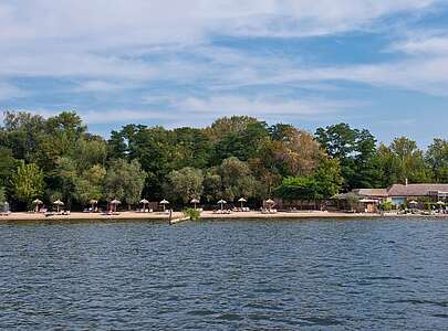Blick von der Havel auf das Strandbad Caputh