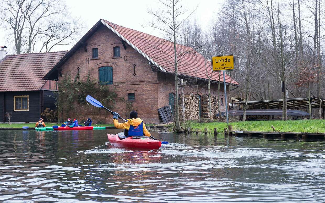 Eine der schönsten Fortbewegungsarten im Spreewald: das Kanu.