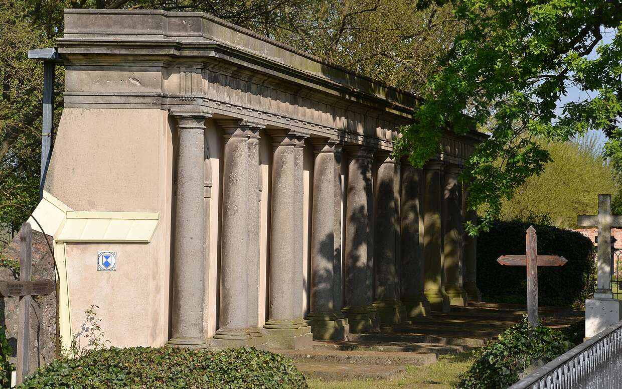 Die Grabkolonnaden am Schlosspark in Kunersdorf