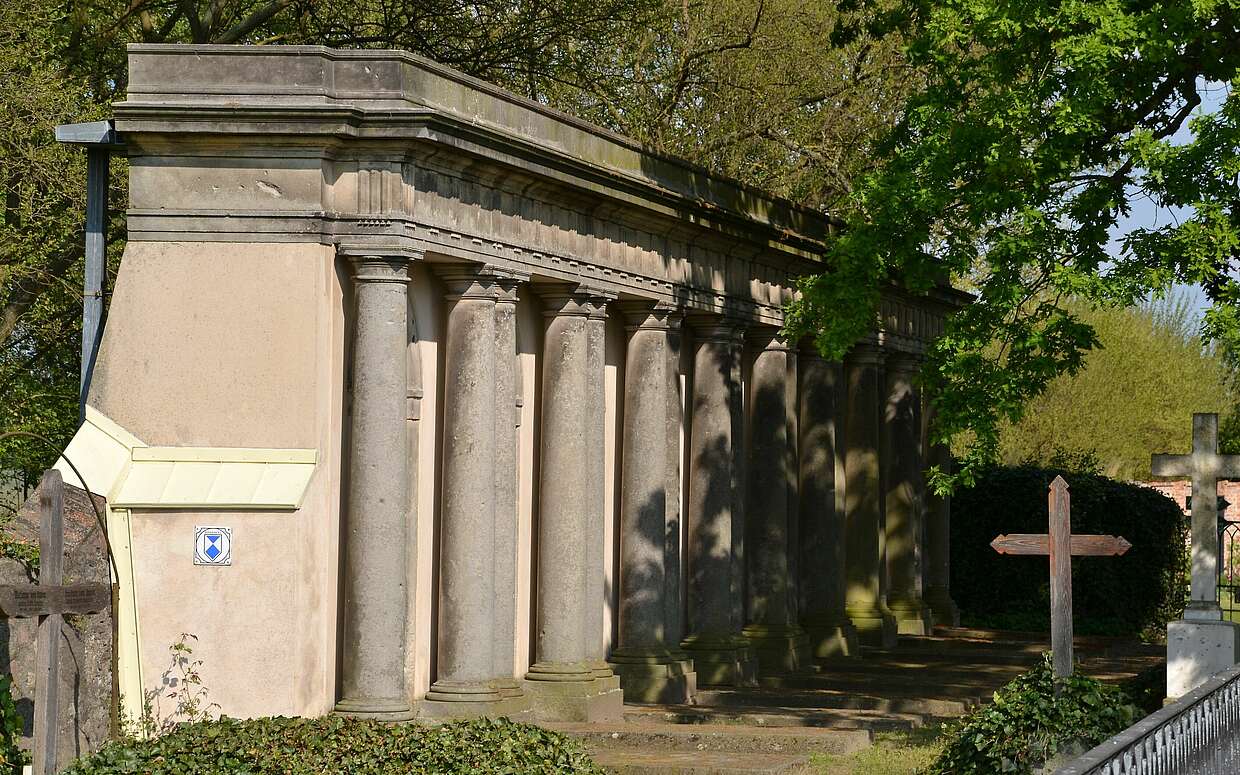 Die Grabkolonnaden am Schlosspark in Kunersdorf